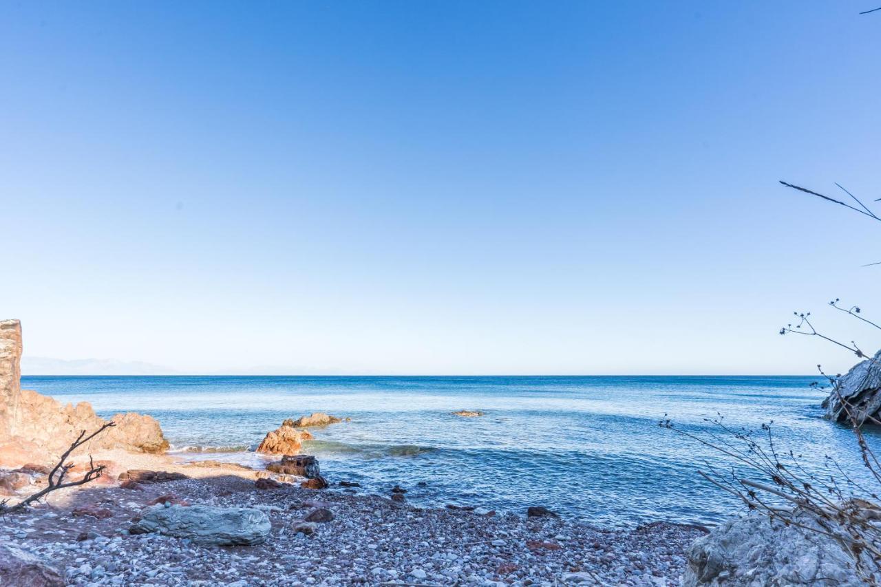 Seafront Studio With Direct Beach Access Koróni Esterno foto